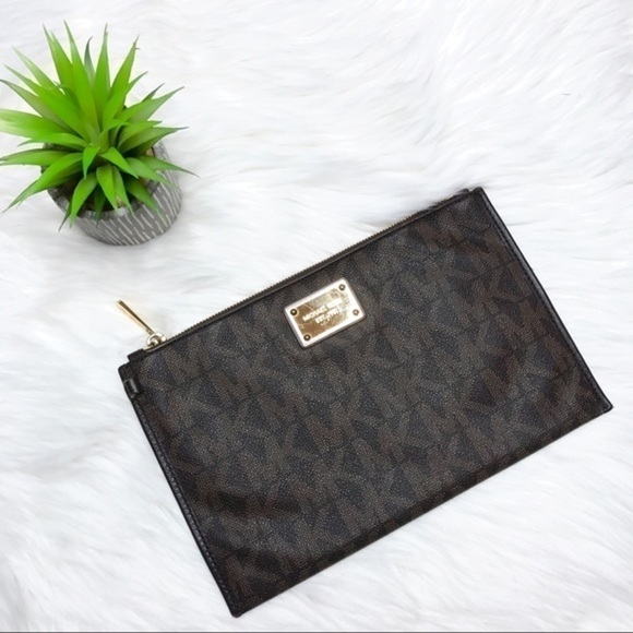 michael Kors XL Zip Brown Monogram Clutch - Picture 1 of 8